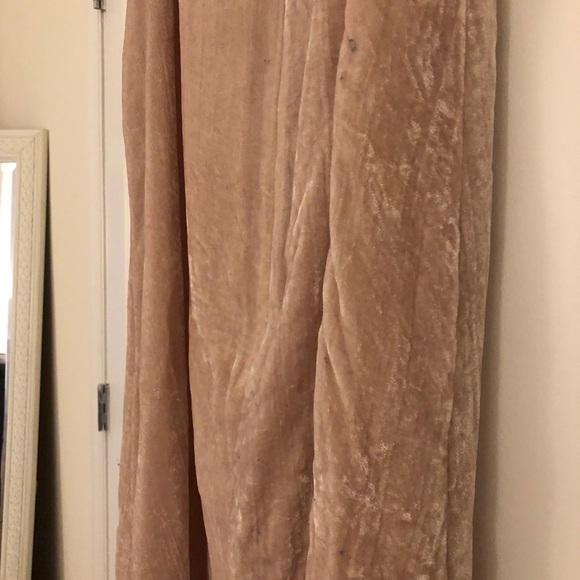 Loft crushed velvet in pale pink - Picture 3 of 4